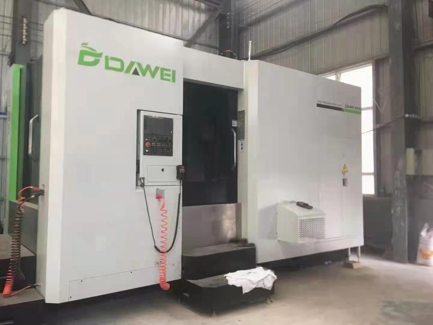 处理二手江苏大卫DHM-100单工位卧加三轴加宽线轨