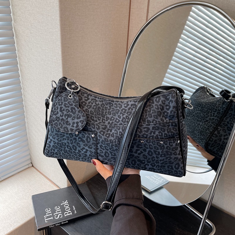 Bolso grande retro estilo Hong Kong 2025 verano nuevo bolso femenino bolso de hombro con textura transfronteriza bolso de mensajero con estampado de leopardo de alta calidad