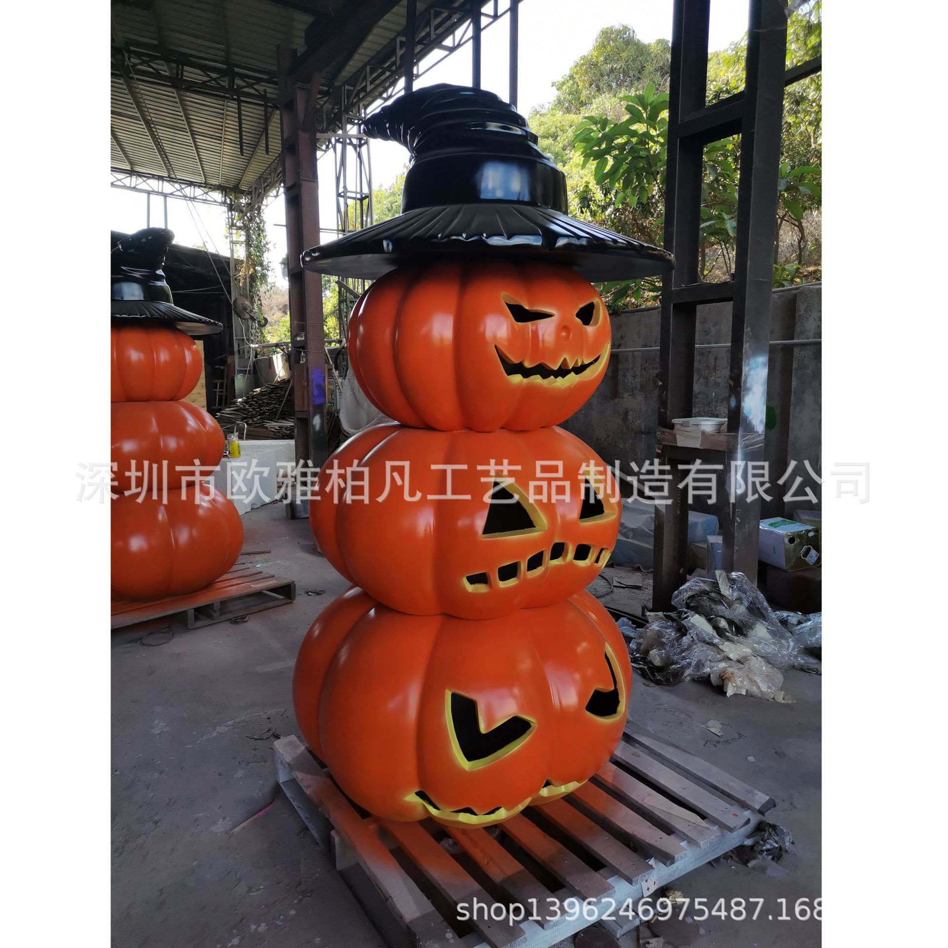 供应3.5m万圣节雕塑 骷髅门 骷髅堆 南瓜堆 马车门节庆美陈玻璃钢