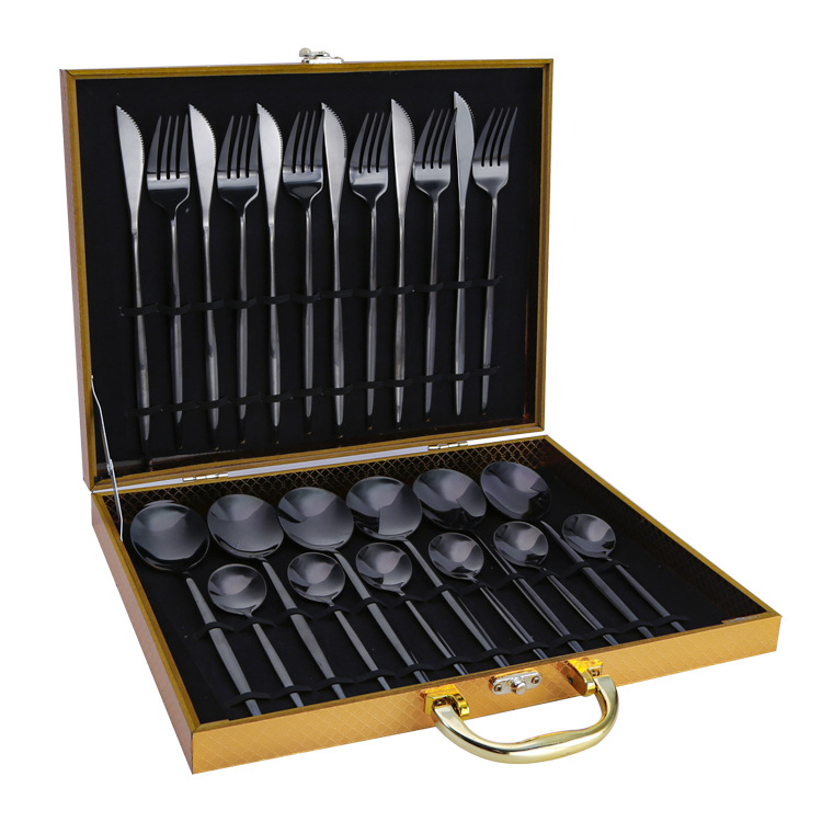 Juego de vajilla occidental Juego de 24 piezas de acero inoxidable portugués Cuchillo de carne de estilo europeo, tenedor y cuchara traje de caja de regalo