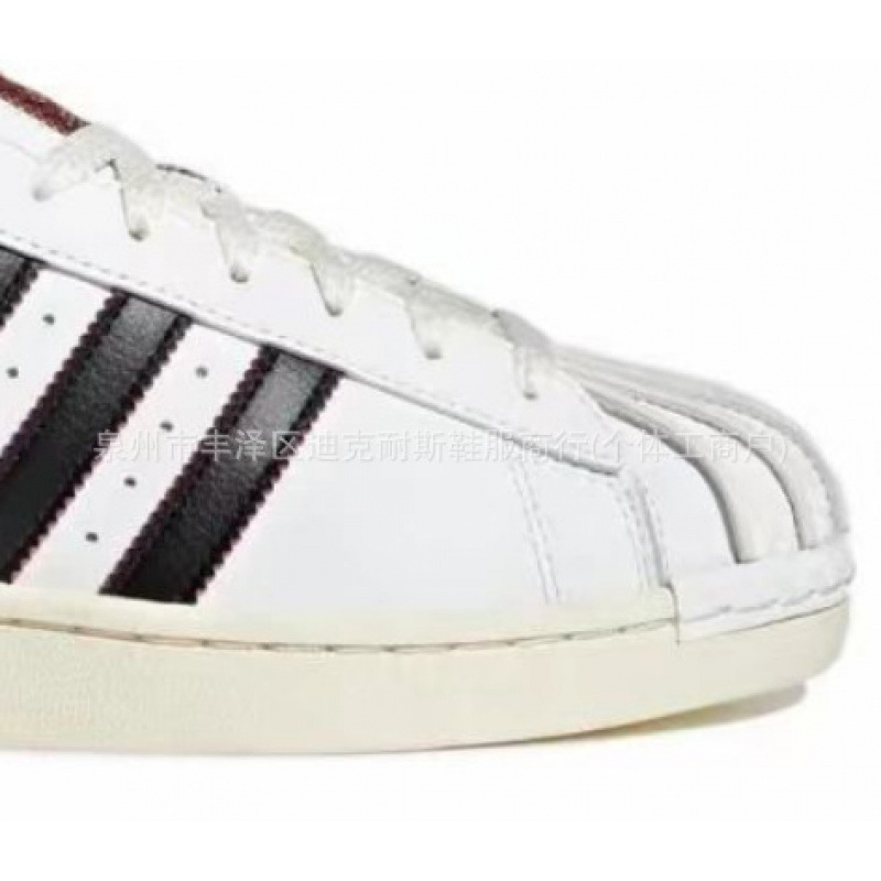 Zapatos de Putian, versión alta Samba, diseño original, Año de la Serpiente, zapatillas versátiles de suela gruesa que aumentan la altura, de color rojo para el campus, modernas y versátiles.