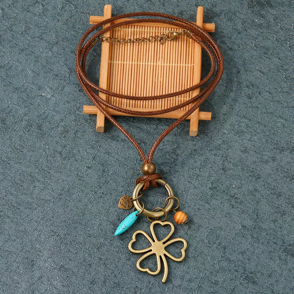 亚马逊Temu热卖项链复古时尚小草挂件四叶草吊坠项链女百搭高级感