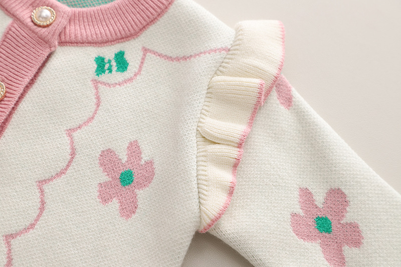 Flickset med stickad kofta och plisserad kjol_voghion.com