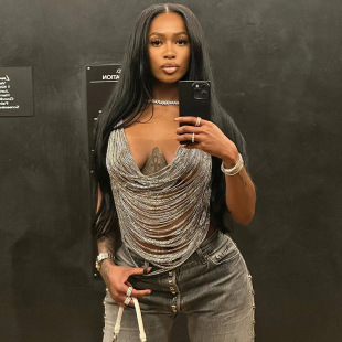 �W���LINS �ļ���Ʒ�r�Ђ��Խ���朗l�첱¶���Ը��U��Ů�bС����