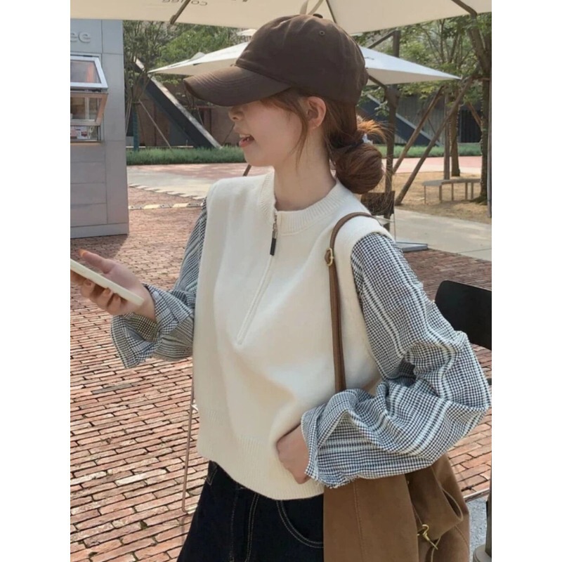 French-style faux two-piece half-zip sweater for women, 2026 early autumn new collection, featuring a relaxed, patchwork design with knitted fabric