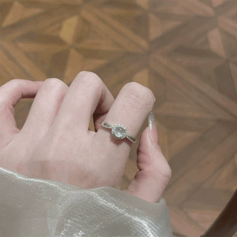 Ring, Retro Small Bow Design, Light-Luxury Silver-Tone Statement, One Size