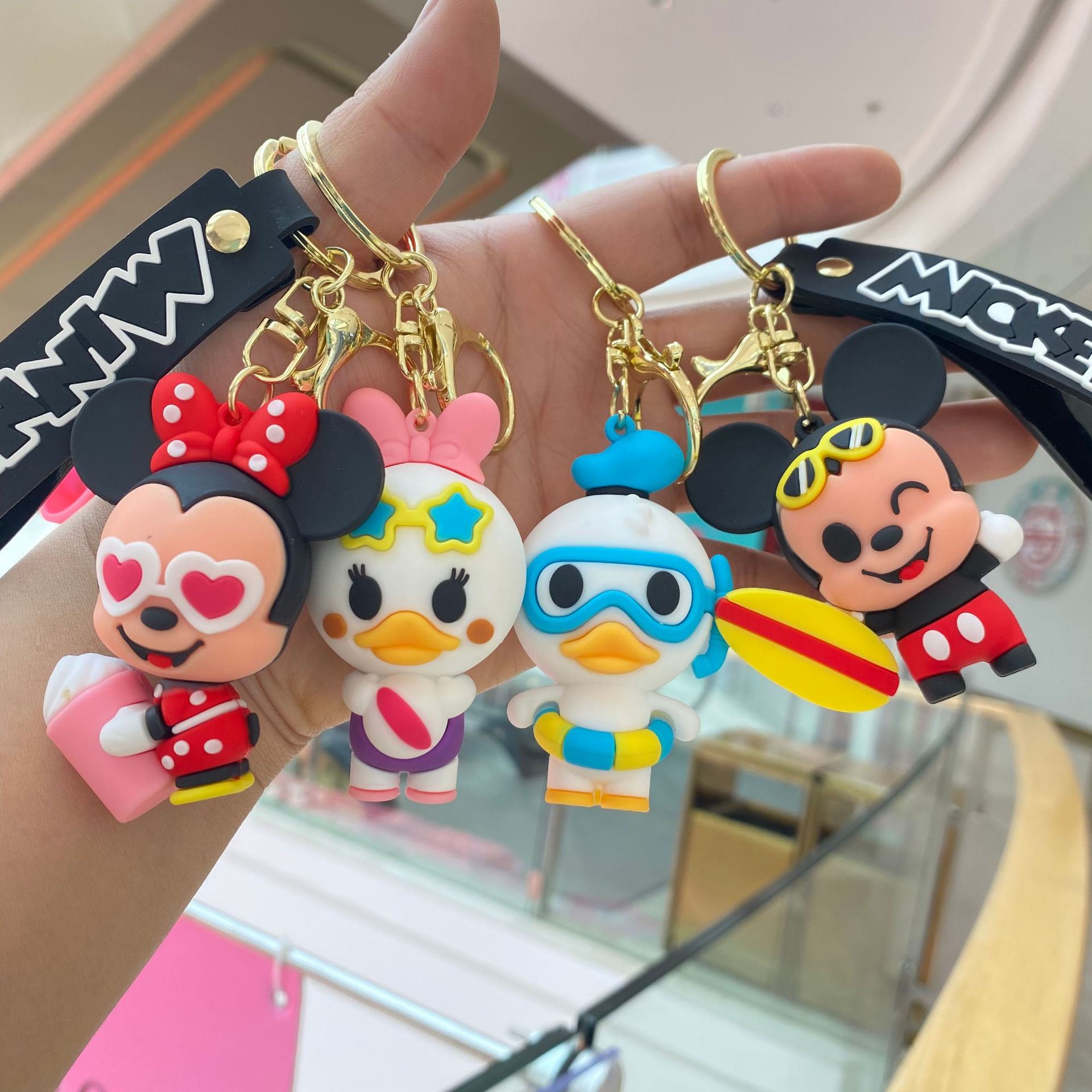 Pato donald transfronterizo llavero colgante de dibujos animados mickey mouse coche llavero bolsa muñeca máquina joyería pequeño regalo