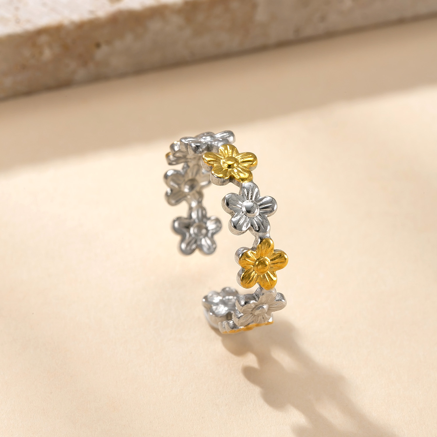 Nuevo estilo transfronterizo joyería de acero de titanio anillo abierto de oro chapado de alta calidad 18k presión de aceite color hojas anillo de acero inoxidable