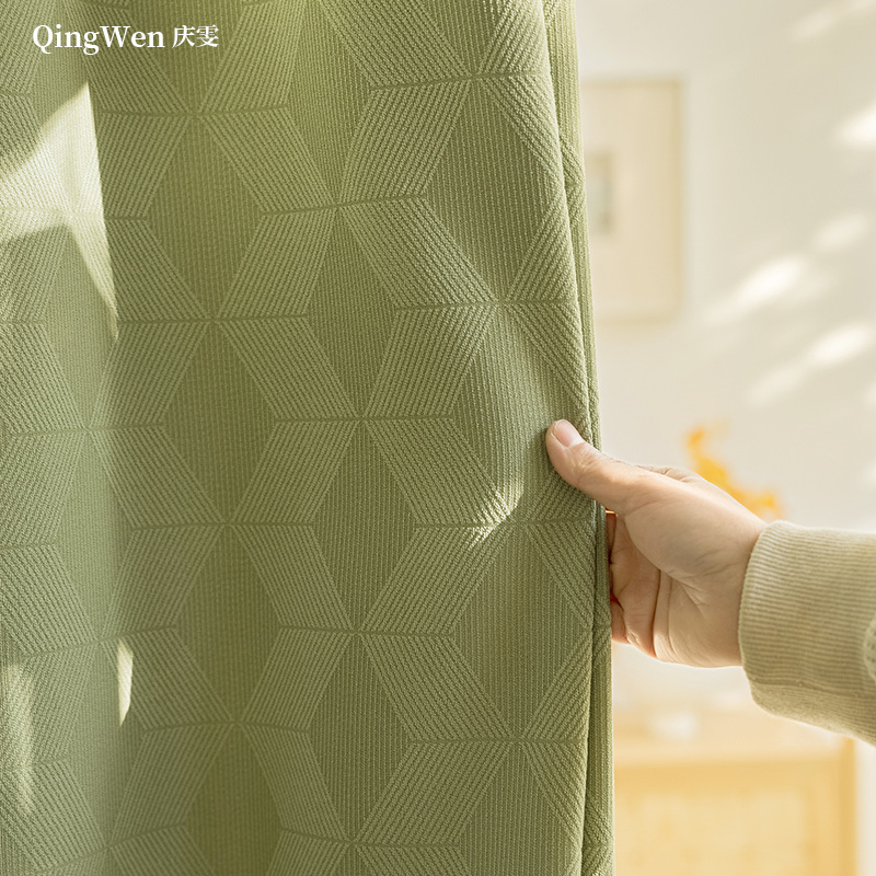 Send high-temperature setting snow flannel embroidered light-proof curtains finished home decoration living room bedroom Keqiao curtains wholesale and retail