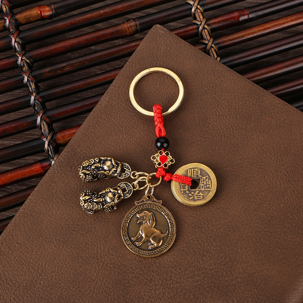 Latón cuerda roja cinco emperadores doble Zodiaco suerte tarjeta llavero retro hombres y mujeres Zodiaco aleación coche colgante