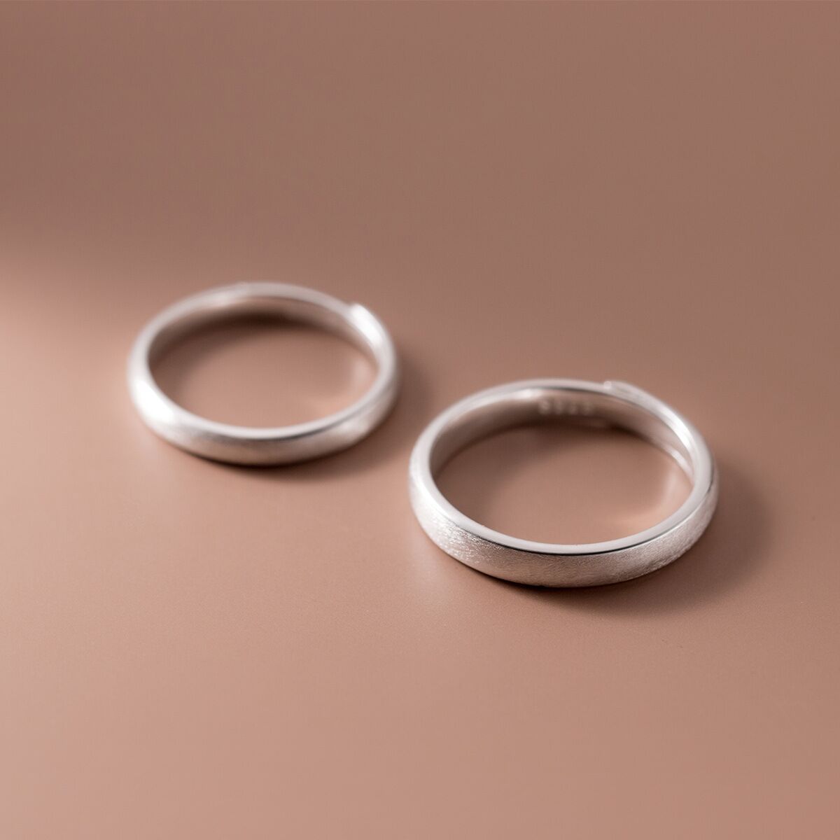 Korean Version Simple Creative Brushed Frosted Couple Rings for Men and Women, Fashionable Minimalist Style Ins Trendy Personality Jewelry