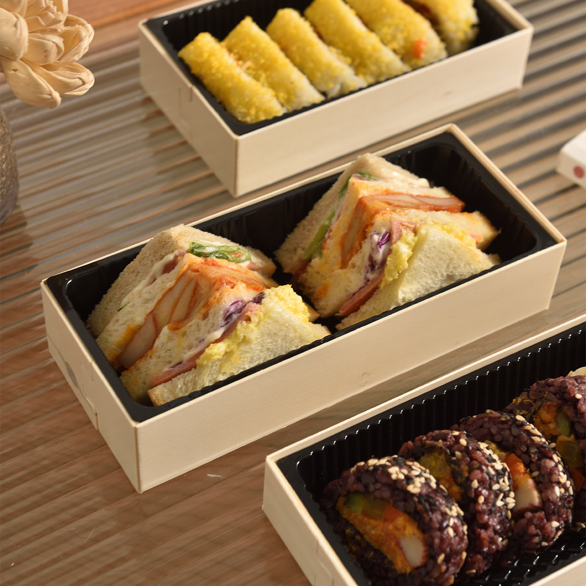 Caja de embalaje de sushi de madera japonesa desechable salmo envasado comida cocinada caja de comidas salmón sashimi caja de embalaje de olla caliente