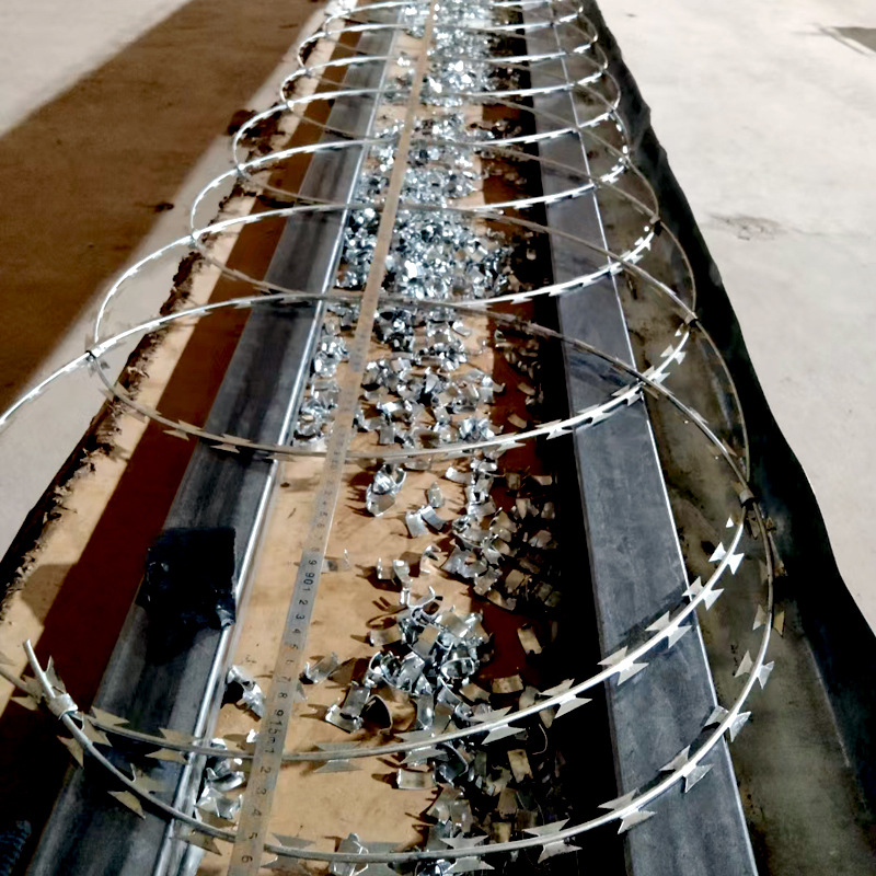 刀片刺丝BTO-22不锈钢双螺旋监狱边防围墙安全隔离刀刺绳防护网