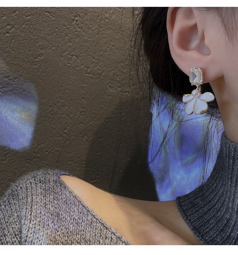 French retro drip oil flower alloy diamond earrings femalepicture4