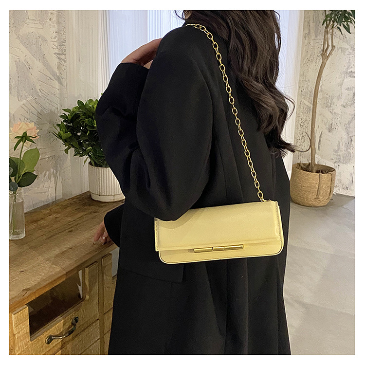 Women's Small All Seasons Pu Leather Solid Color Vintage Style Square Lock Clasp Baguette Bag display picture 3