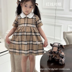 高級子供服の夏の現金の女の子のワンピースの子供の襟の経典のカーキ色の英倫風のa字のスカートは合わせて休みます。