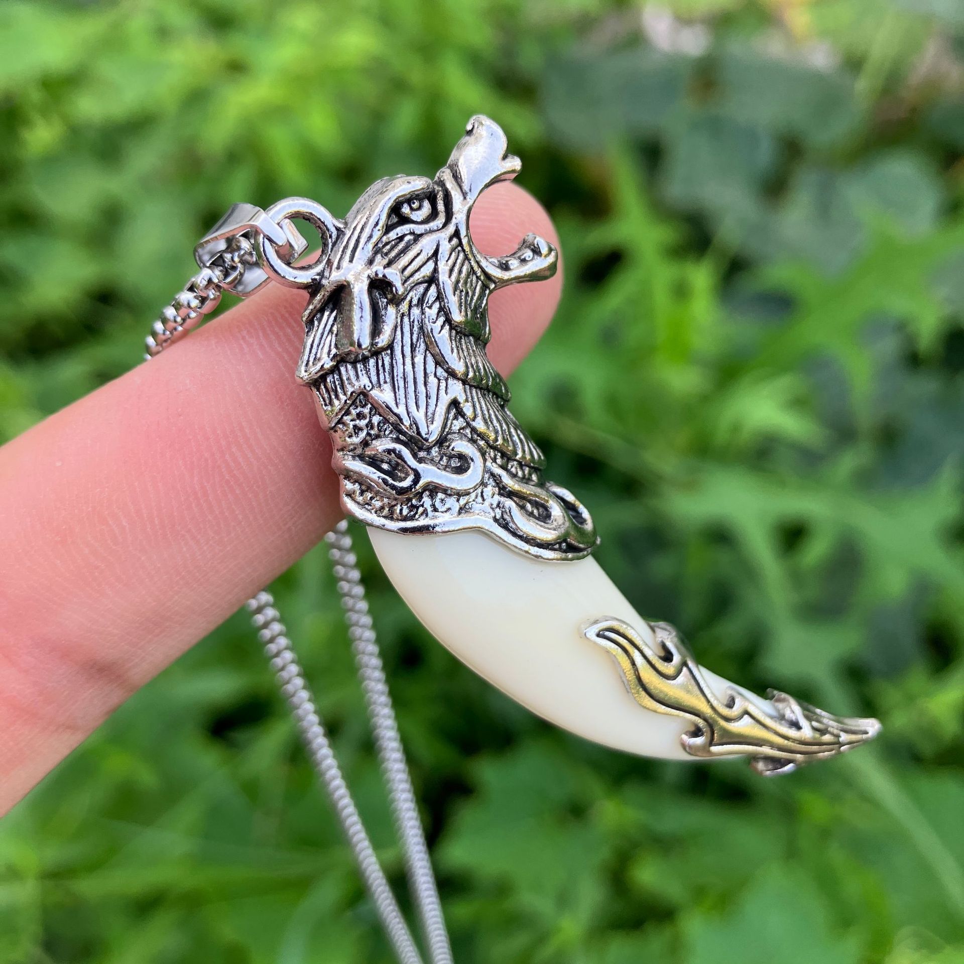 Wolf Tooth Pattern Unisex Gender Wholesale Jewelry Punk Streetwear Wolf Tooth 304 Stainless Steel Silica Gel Oval Pendant Necklace