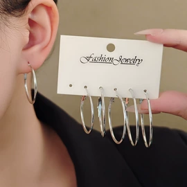 耳环;耳钉;项链