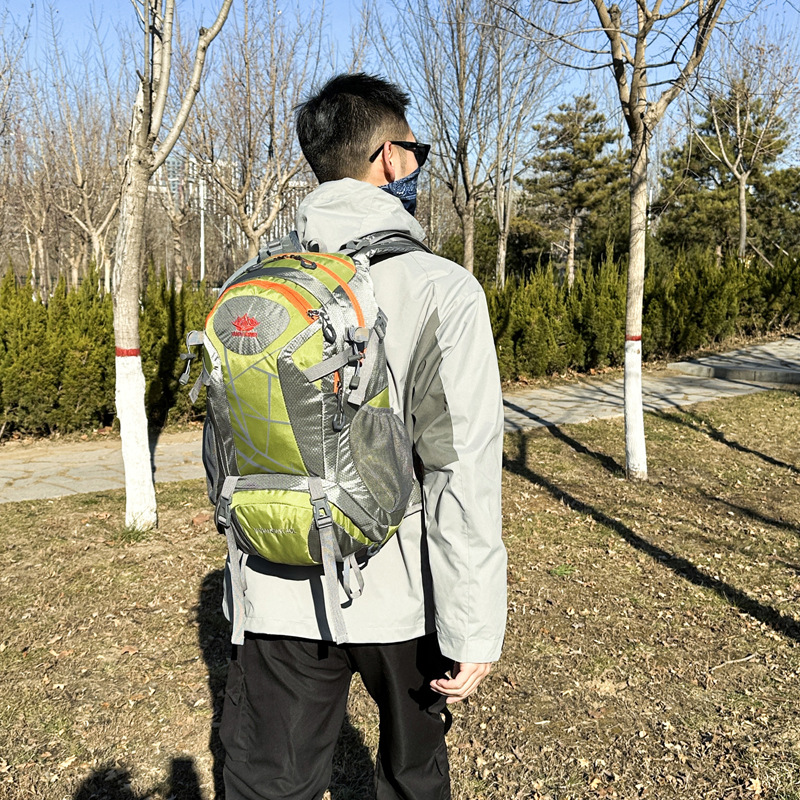 Al aire libre caminando bolsas de montaña nueva ocio ligero camping mochila de bicicleta mochila a prueba de rociadores fábrica al por mayor