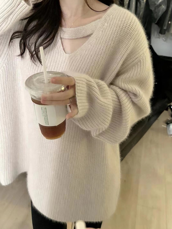 镂空灰色v领针织毛衣女秋冬2025新款设计感小众高级感慵懒风上衣|undefined