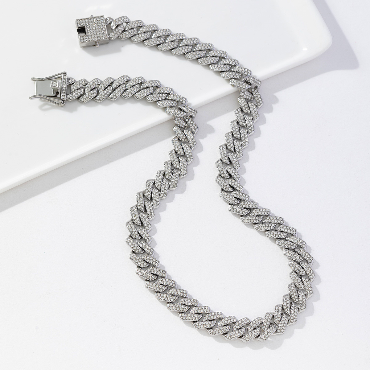 Lina Girl Europese en Amerikaanse grensoverschrijdende hiphopstijl legering volledig met diamanten ruitvormige Cubaanse ketting voor heren, veelzijdige trendy ketting_voghion.com
