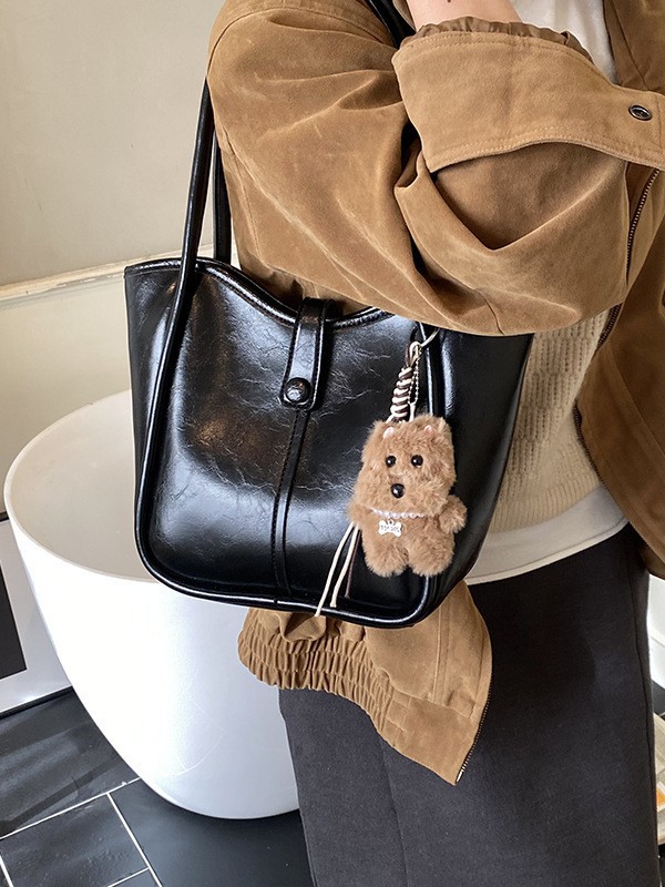 Este año, la moda simple bolso de cubo de mujer venta caliente nueva textura de alta calidad retro versátil lujo ligero bolso de hombro