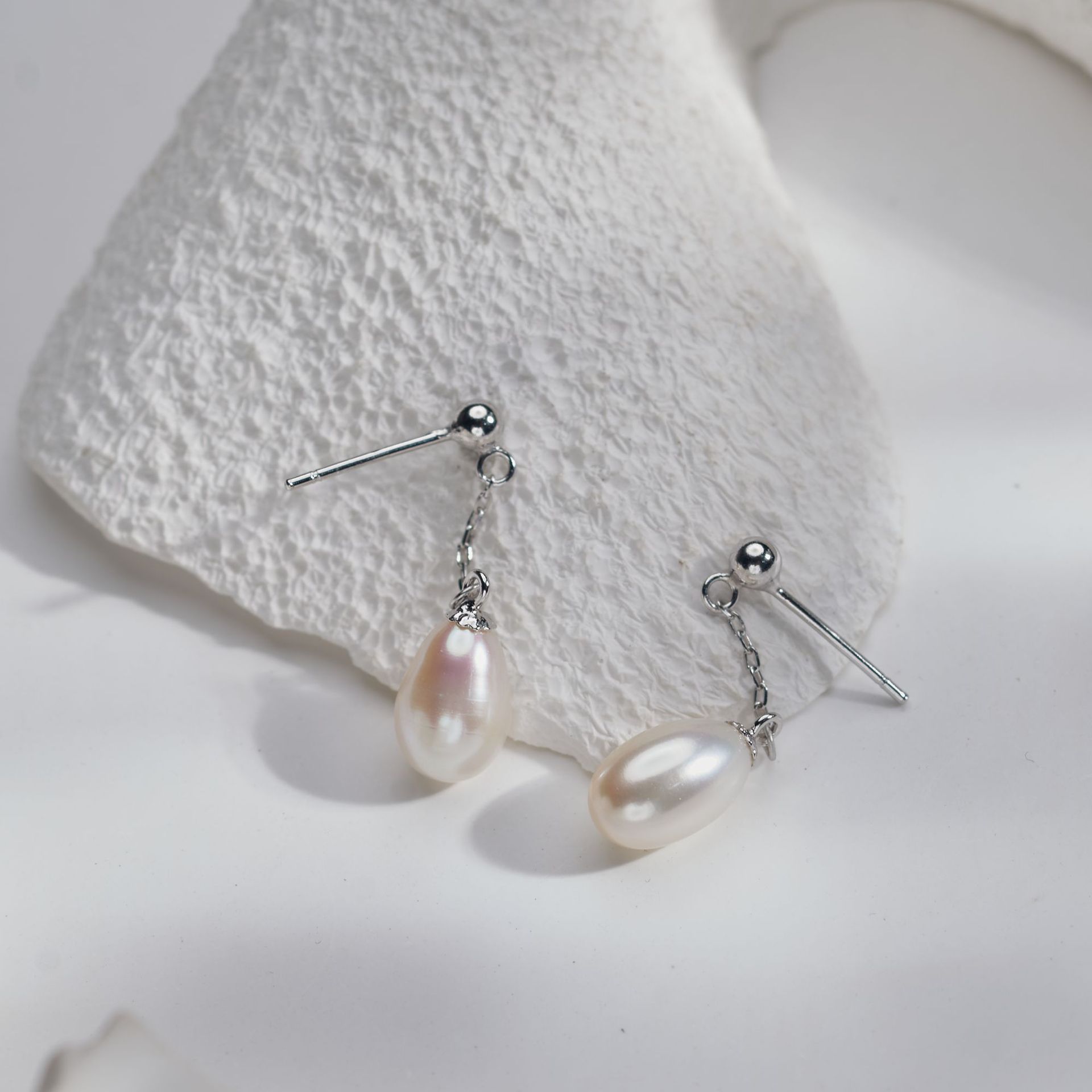 ZHUJI 진주 하이라이트 드롭 모양 천연 담수 진주 귀걸이 여성 S  바람 같은 스타일 귀걸이 불고