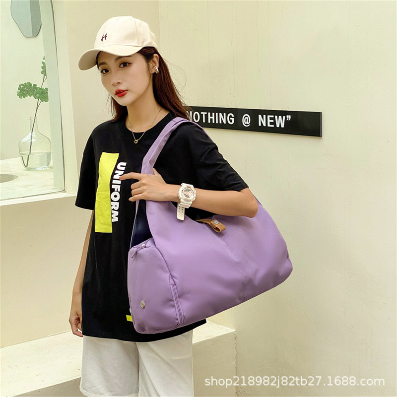 capacious foldable one-shoulder bag for training for gym