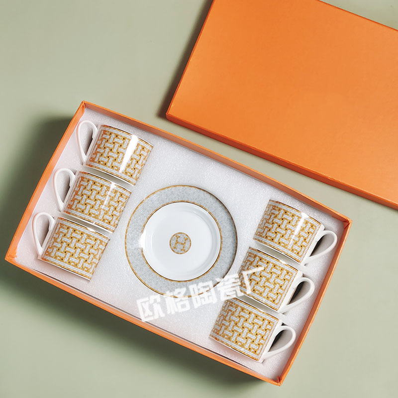 Conjunto de café de porcelana de hueso europeo transfronterizo, tazas de pareja, seis tazas, seis platos, 3 regalos caseros de té de la tarde retro de lujo