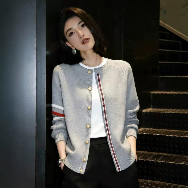 Artistic style round-neck striped casual loose-fit knitted cardigan for women, new autumn and winter single-breasted slim-fit versatile short coat
