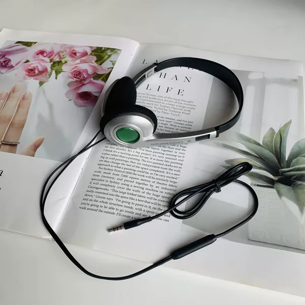 Upgraded version of campus grass green wired headphones (dedicated to round holes)
