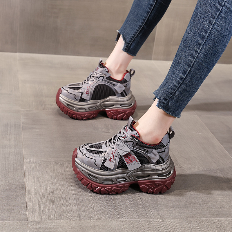 Giày sneaker nữ chunky đế dày tăng chiều cao 9 cm phong cách thể thao — sâm panh