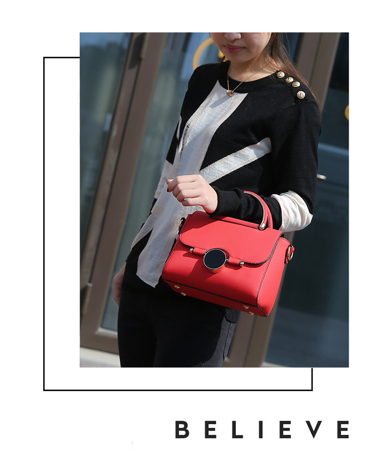 Women's Small Pu Leather Solid Color Vintage Style Classic Style Square Lock Clasp Crossbody Bag display picture 7