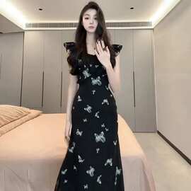 高级感法式小飞袖碎花连衣裙子女装2026新款夏季气质穿搭黑色长裙