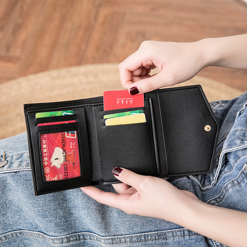 Ladies Wallet 2020 New Heart Decoration Zero Wallet Affordable and Elegant Multi-Card Slot Simple Gift Small Bag