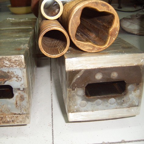 厂家提供PC挤塑灯罩模具加工，PC型材模具加工