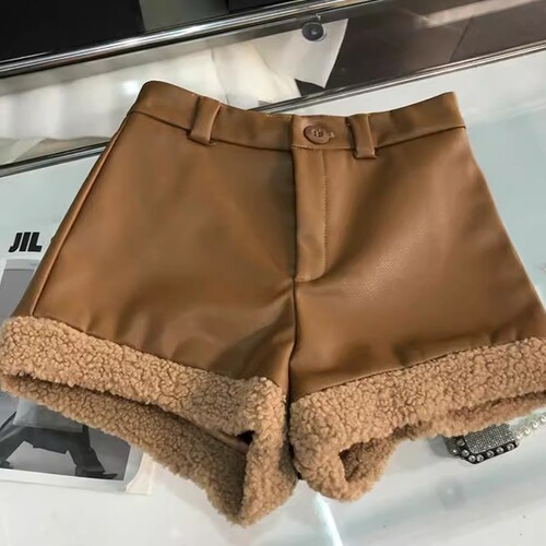 Lamb hair rolled PU leather boots for women's winter 2024 new style retro Melade color high-waist wide-leg shorts