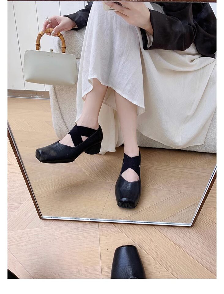 Giày búp bê nữ mũi vuông da cừu phối quai chéo, đế bệt gót thô 5 cm — Da đen (gót dày), Da đen (đáy phẳng), Màu trà sữa (gót dày), Màu trà sữa (đáy phẳng) chi tiết 57