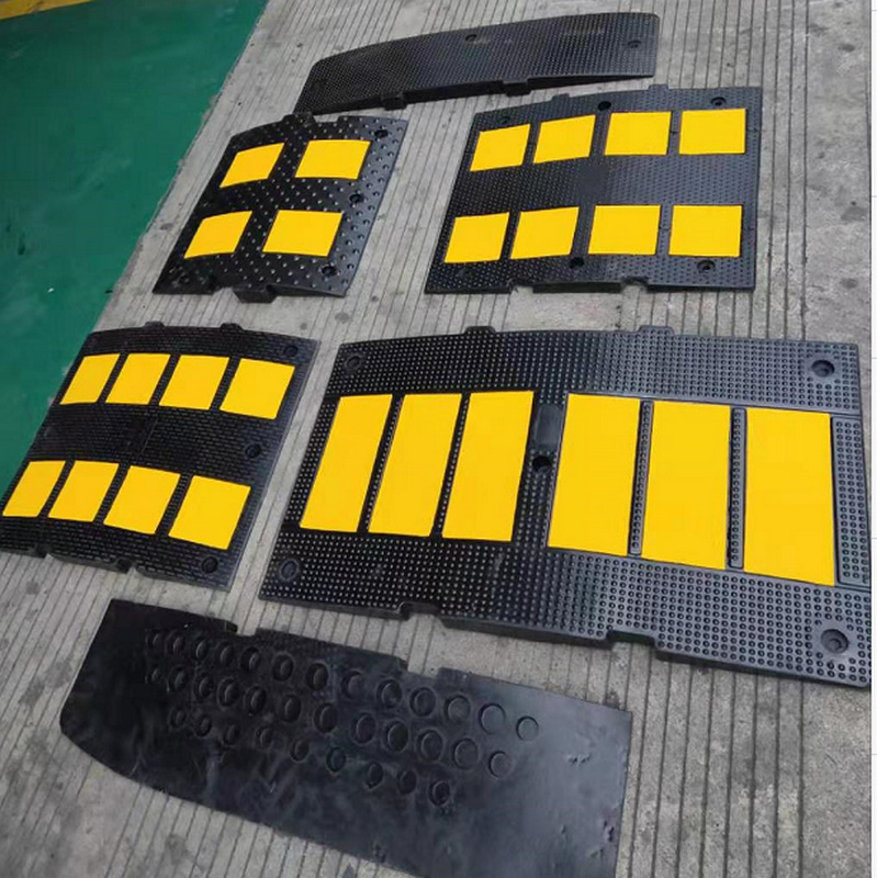 厂家供应橡胶减速带停车场高速道路限速垫交通设施加厚减速垫批发