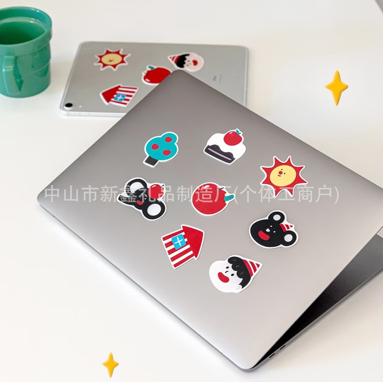 Factory-customized digital accessory creative screen cleaning stickers, reusable phone stickers, practical and useful phone cleaning products