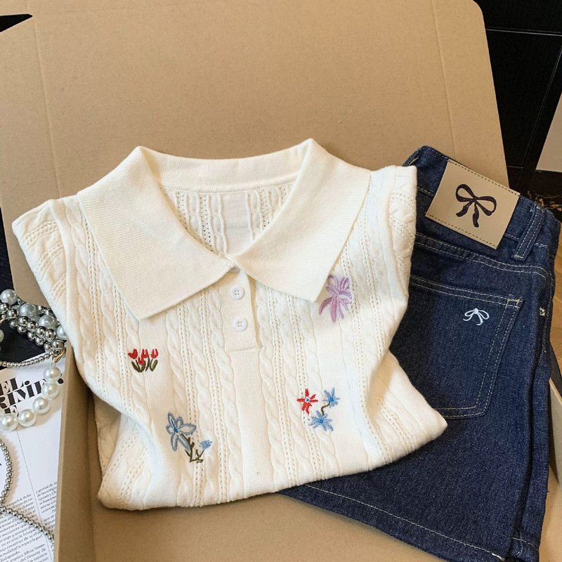 French-Style Girly Embroidered Waist-Cinching Polo Shirt for Women, Summer, Creamy White Texture, Slimming, Regular Shoulder, Short Knit Top