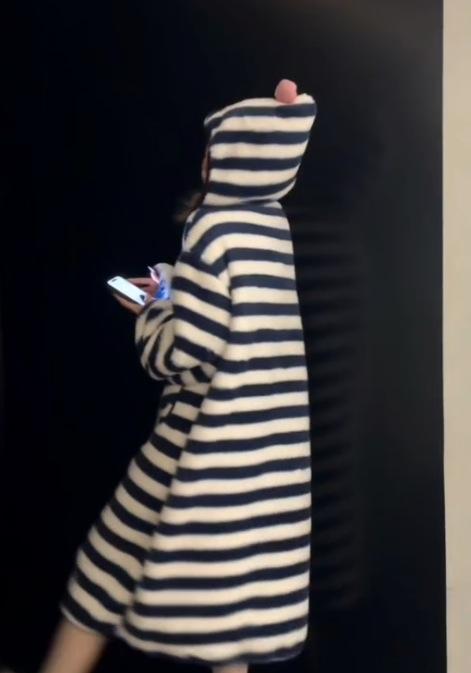 GraceChic Pue Desie Sexy gestreifter Kapuzen-Fleecepyjama für Damen, neues, dickes Plüsch-Nachthemd in Übergröße für den Herbst_voghion.com