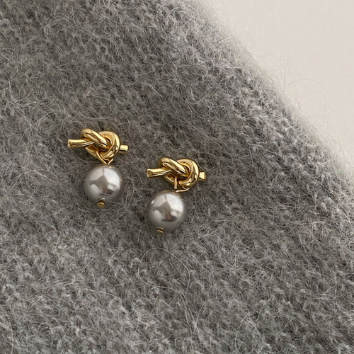 Korean style niche design gray pearl knotted earrings for women, cool style, fashionable temperament, versatile and high-end earrings