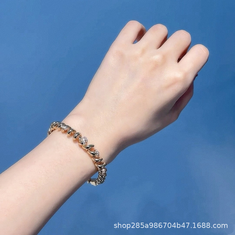 Hejia Jewelry Spiral Pasta Bracelet: Light Luxury, Elegant, High-End Pasta Design Jewelry Accessory Bracelet for Women