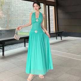 性感风纯色褶皱露背镶钻系带挂脖连衣裙女夏露肩收腰礼服A字长裙