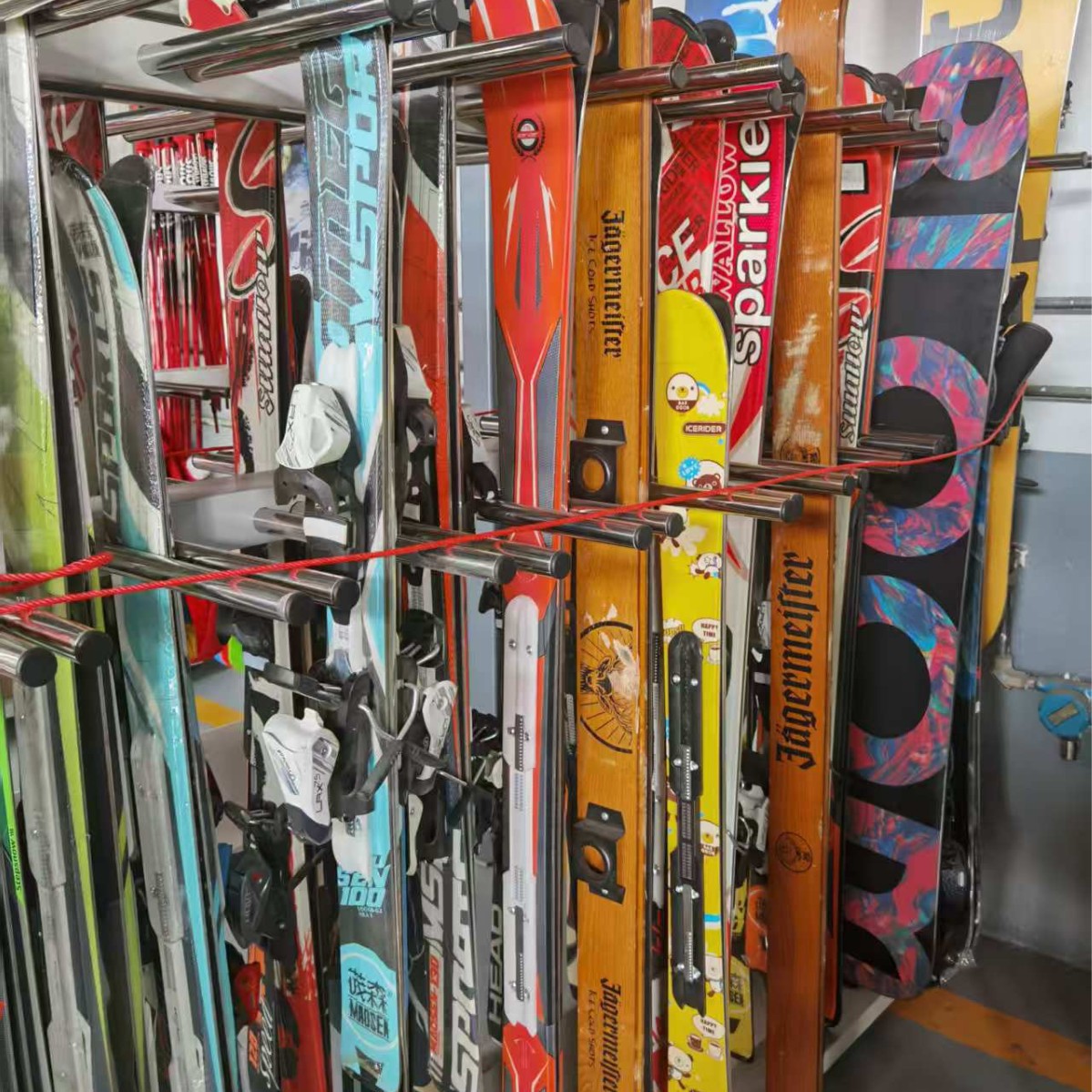 Adult and Kidsren's Ski Boards, Snowboard Boards Available in Various Sizes, Accessories