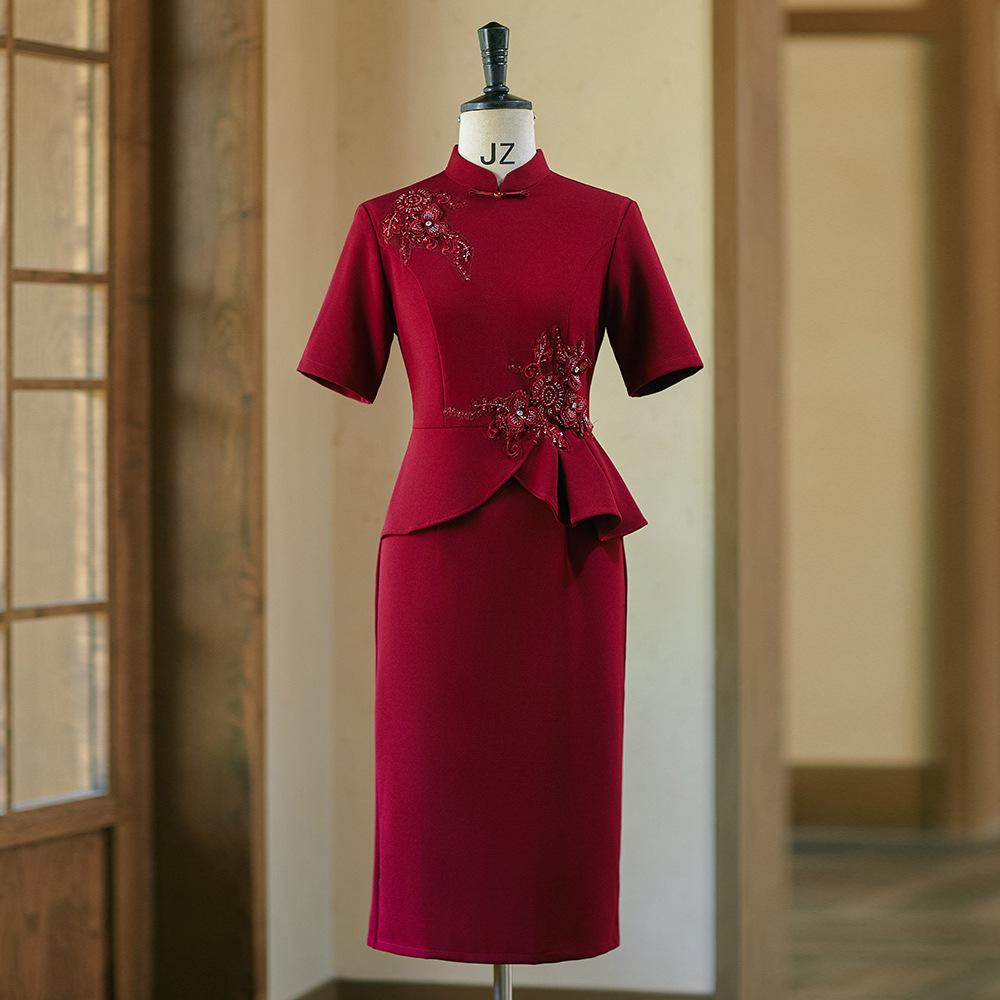 Mother-In-Law Wedding Banquet Outfit 2025 Autumn New Wedding Dress Red Cheongsam High-End Young Mother Wedding Attire
