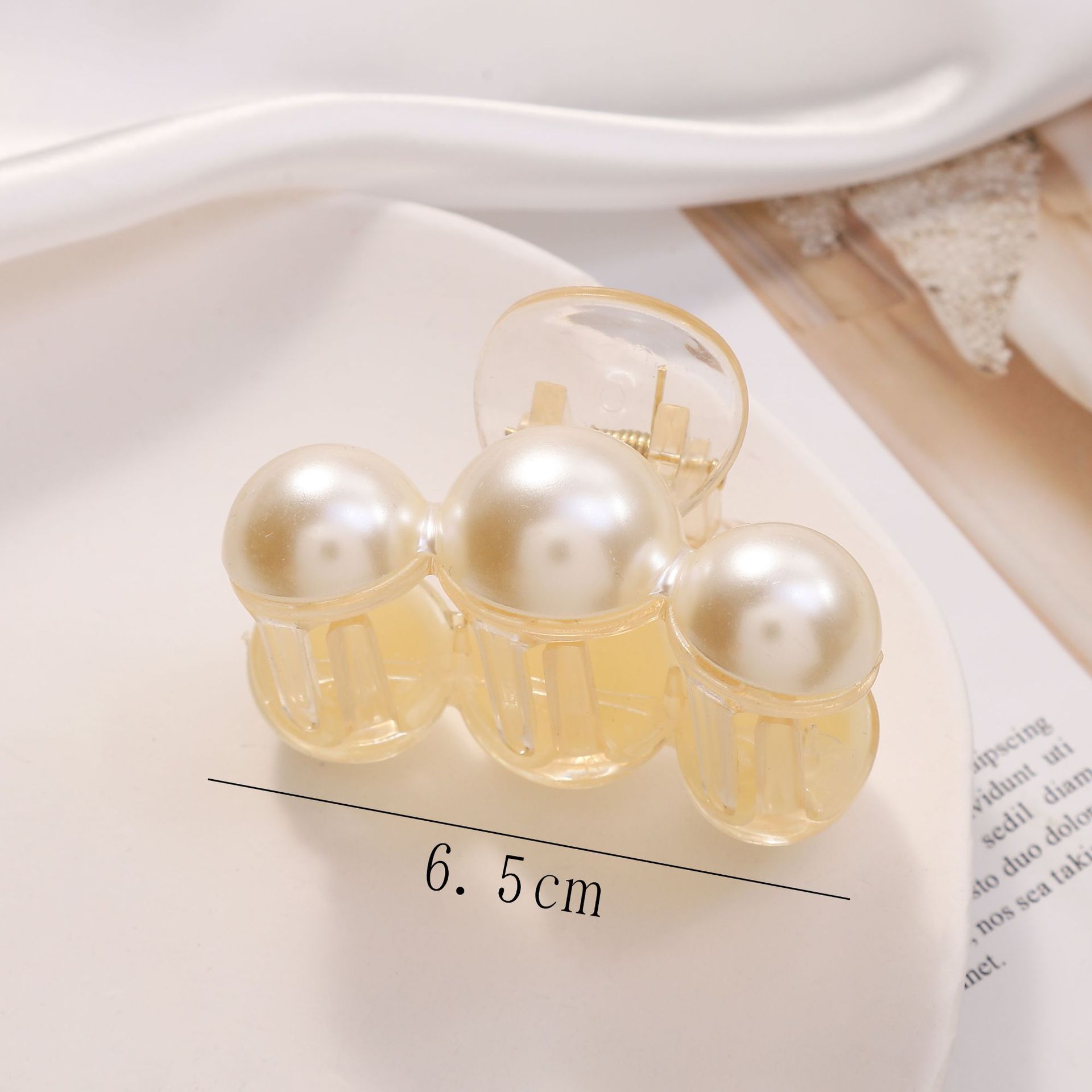 Fashion Geometric Square Heart Shape Arylic Imitation Pearl Hollow Out Hair Claws 1 Piece display picture 7