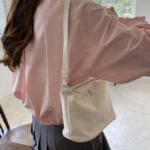 Cross-border import and export spring lightweight waterproof nylon Oxford cloth, same as Korea's dumpling single-shoulder underarm small bag for women