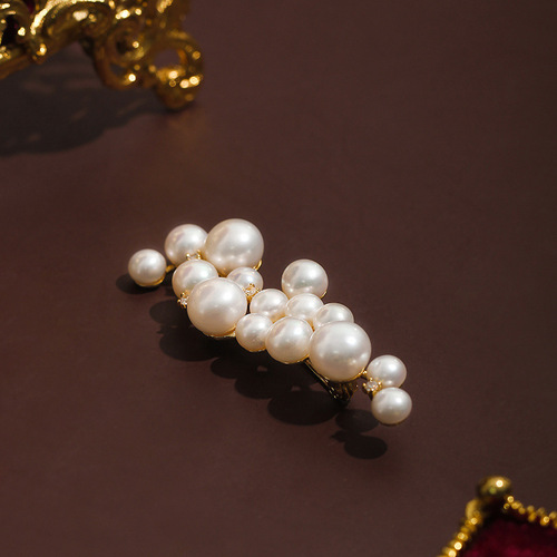 Foam freshwater pearl zircon brooch, personalized anti-exposure niche design, internet celebrity, light luxury, versatile ins trend